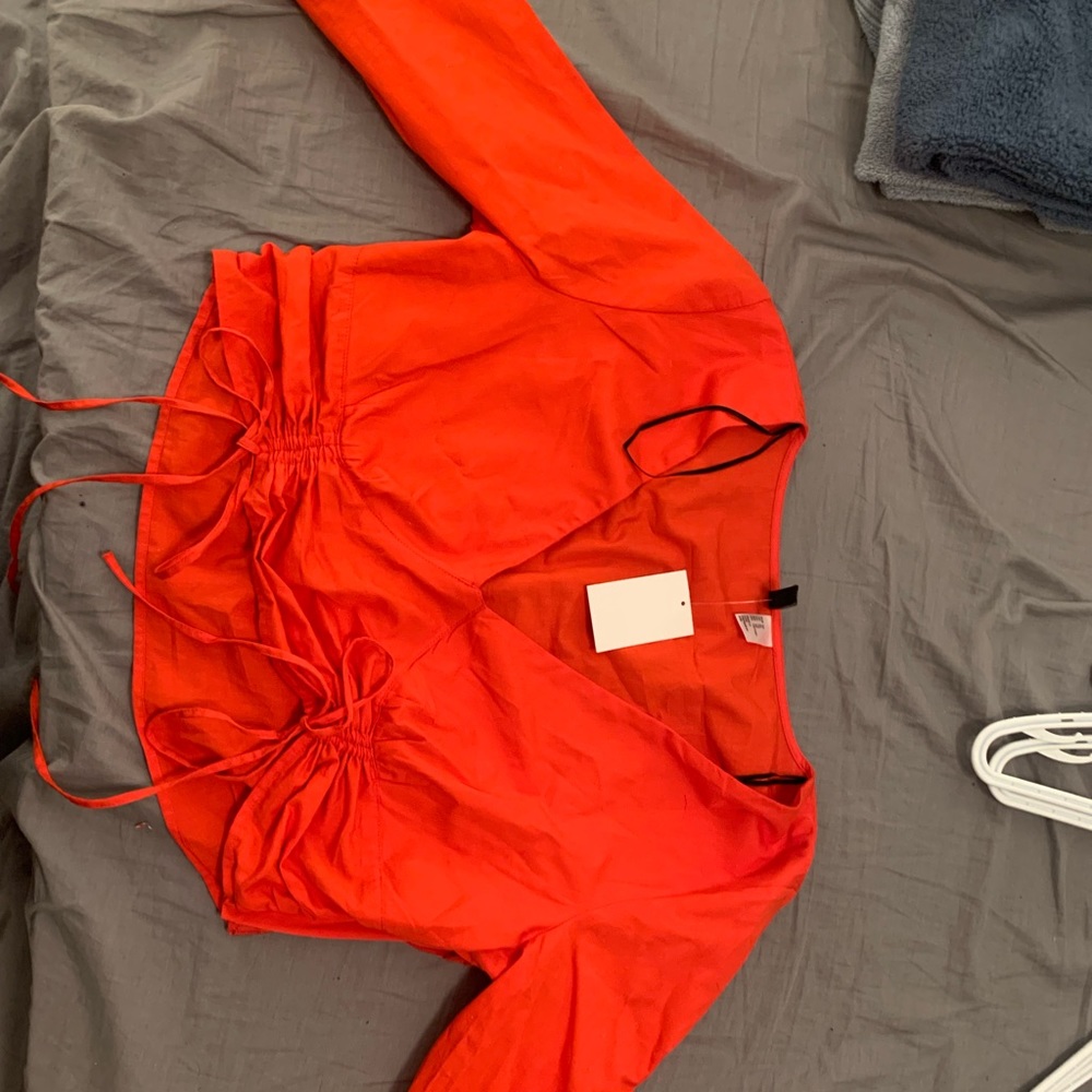 NWT long sleeved crop top!